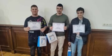 На 25.04.2024 г. при голям интерес от страна на студентите за втора поредна година се проведе събитието "Финансова викторина". През тази година негов организатор бе клуб "Финанси" към едноименната катедра в Икономически университет – Варна. Спонсор на събитието беше най-голямата финтех компания, оперираща на територията на гр. Варна - myPOS Technologies EAD. Във викторината се включиха 22-ма студенти от ОКС "бакалавър", обучаващи се в различни специалности в Университета. Те отговаряха на разпределени в 3 кръга въпроси, демонстриращи тяхната финансова грамотност. Всички те показаха завидни познания за историята и съвременните аспекти на паричната политика, банковото дело, корпоративните финанси, данъчното облагане, застраховането и т.н. След зададени 42 въпроса призовата тройка оформиха Кристиян Игнатов с 35 точки, Иван Генчев с 31 точки и Иван Тодоров с 30 точки - и тримата студенти от трети курс в спец. "Финанси". В Топ 10 се класираха още: Марио Йорданов, спец. "Социална сигурност и застраховане", 2-ри курс; Александра Петкова, спец. "Счетоводство и финанси", 1-ви курс; Християн Христов, Александър Желязков, Анита Ангелова, Мартин Мирчев и Боголюб Кръстев - всички от спец. "Финанси", 3-ти курс. Призьорите в надпреварата получиха осигурени от спонсора myPOS парични и предметни награди, както и грамоти за отлично представяне от името на катедра "Финанси". Големият интерес на студентите към финансовата викторина провокира организаторите да мислят за това събитието да се превърне в ежегодна традиция.