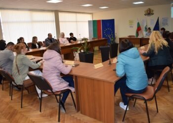 По проект ремонтираха парк "Армейски" в Долни чифлик и площада в село Старо Оряхово