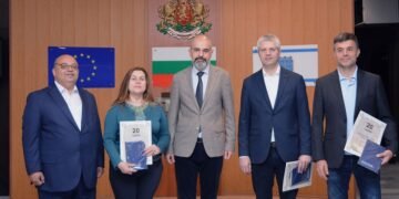 Ръководството на Община Варна получи грамоти за принос в интеграцията на ромите