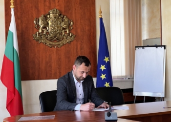 Започва ремонт на централния площад във Вълчи дол