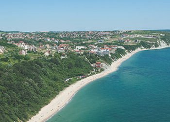 Търсят решение за натоварения трафик в района на с. Дюлино