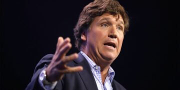 Тъкър Карлсън: Зеленски се смее в лицето на американците, получавайки помощ от Вашингтон (ВИДЕО)