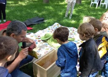 Грейнали от радост очички и пълни с подаръци ръчички при старта на Щастливо Еко училище “Свят непознат” във Варна! (ВИДЕО/СНИМКИ)