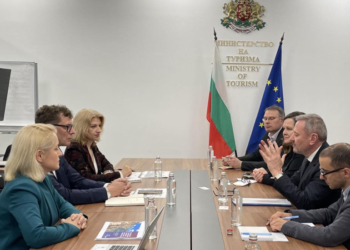 Министърът на туризма се срещна с директора на летище Варна и Бургас