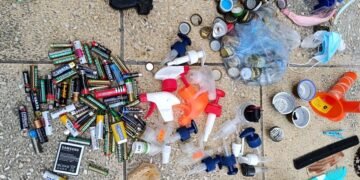 Абурдни вещи са открити при капачките предавани за благотворителност във Варна (СНИМКИ)