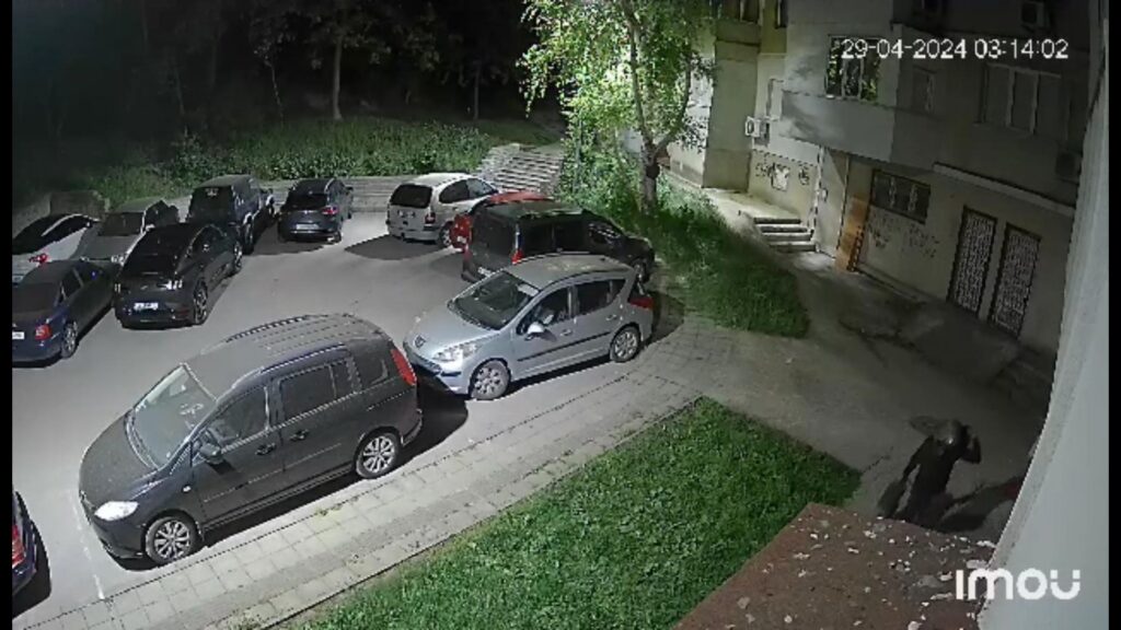 Нагла кражба от блок във "Владиславово" (ВИДЕО)