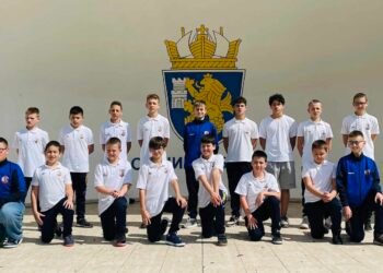 “Комодор” атакува титлата във ватерпола при 13-годишните