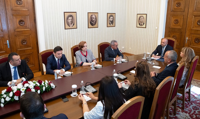 Радев: Всяка политическа сила трябва да си направи изводи, че легитимността на институциите зависи и от факта, че болшинството българи не излязоха да гласуват