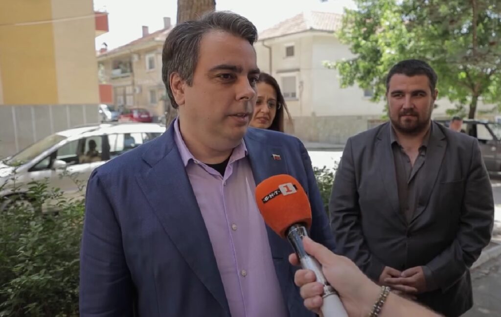 Асен Василев: Вече Радев не може еднолично като Луи 14-ти да назначава служебен кабинет