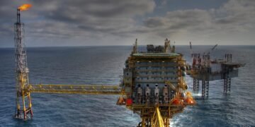 Западните санкции изглежда не засягат Путин: Русия увеличи прогнозата си за приходите от износ на петрол и газ