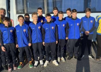 Победа и загуба за „Комодор” в полуфиналните плейофи