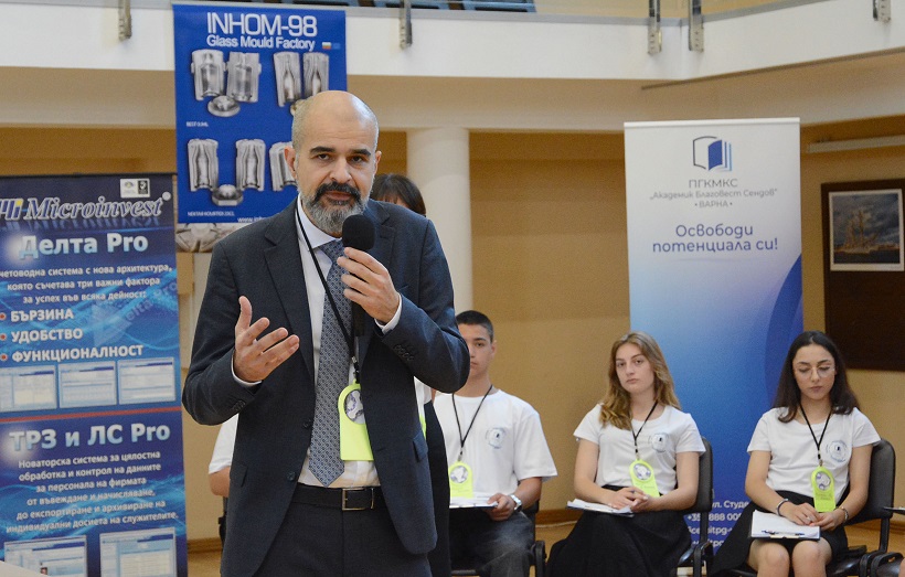 Заместник-кметът Павел Попов откри Втората ученическа конференция Varna Smart Challenge