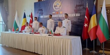 Противоминната военноморска група в Черно море започва работа