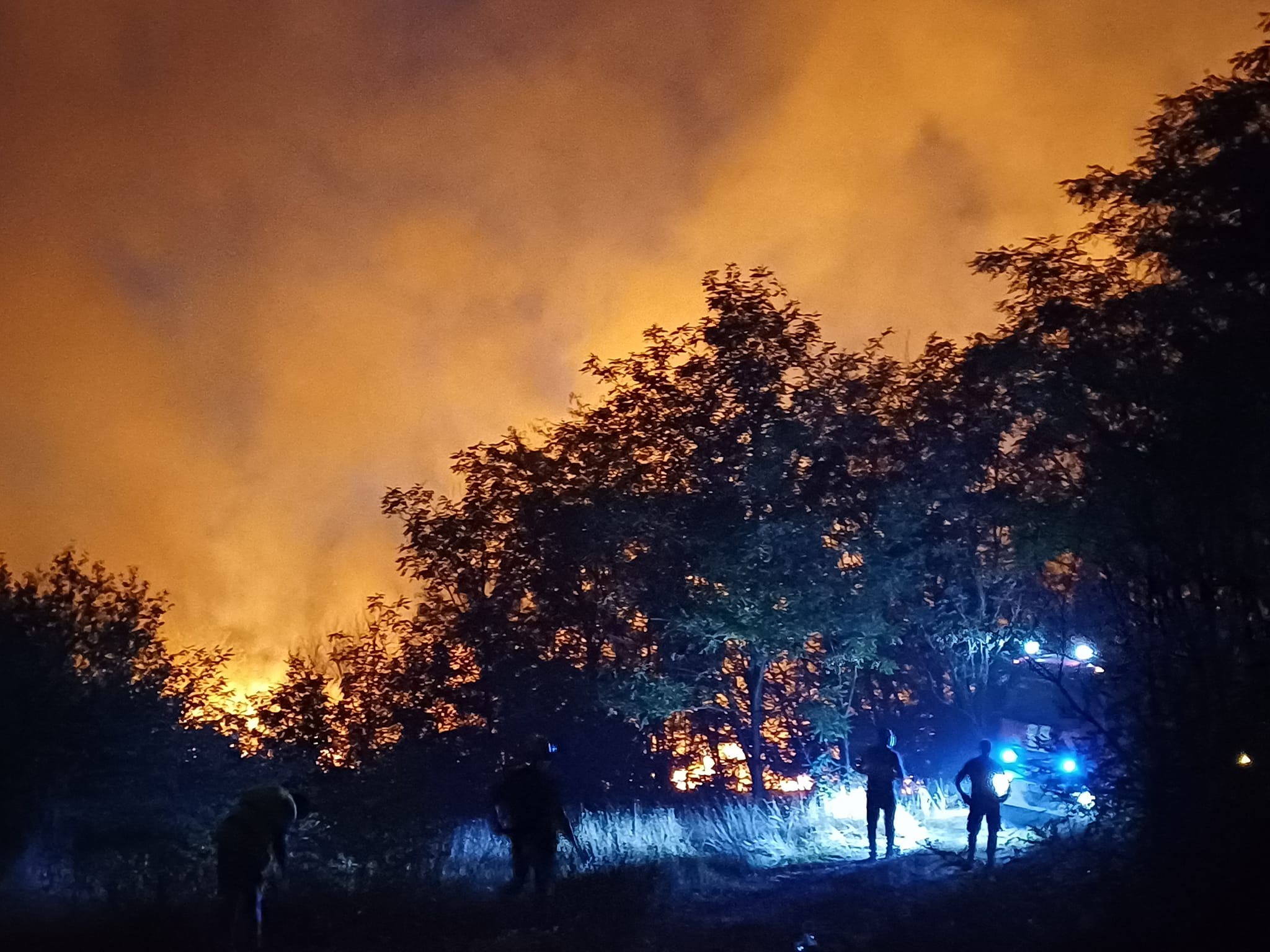 Възобновил се е пожарът преди отбивката за Повеляново