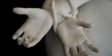 34-годишен наркодилър отвлече и тормози непълнолетно момиче, с което имал връзка! Съдът във Варна го задържа “под стража”