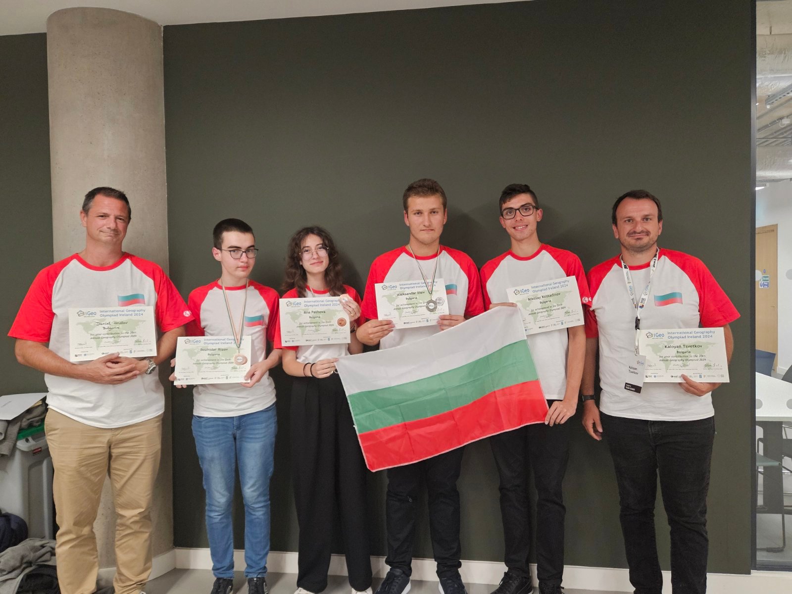 Българският отбор с 3 медала от Международната олимпиада по география