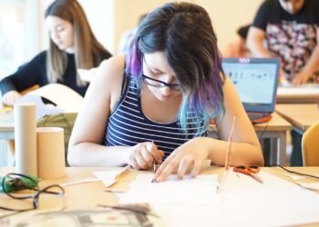 Община Варна набира предложения за Годишни поименни награди за изявени студенти