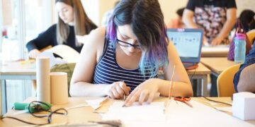 Община Варна набира предложения за Годишни поименни награди за изявени студенти