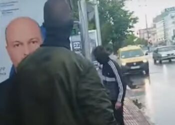 Младежите, гаврили се с беззащитни бездомници във Варна, определяли себе си като скинари (ВИДЕО)
