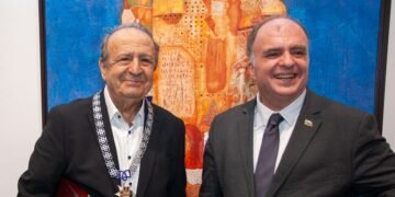 Министърът на културата Найден Тодоров връчи на проф. Стоимен Стоилов “Златен век” – огърлие