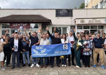 Пред пълна зала в Долни чифлик кандидатите “ДПС-Ново начало” обещаха да работят за и с хората