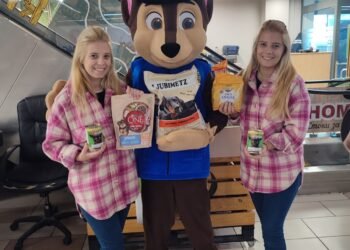 С песни, танци и прекрасно настроение стартира кампанията “Подай лапа! Ти и Бурлекс с любов за уличните любимци! (ВИДЕО/СНИМКИ)