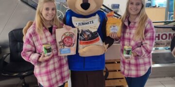 С песни, танци и прекрасно настроение стартира кампанията “Подай лапа! Ти и Бурлекс с любов за уличните любимци! (ВИДЕО/СНИМКИ)