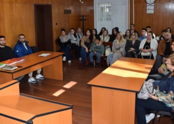 Студенти от специалност „Право“ посетиха Окръжен съд – Варна