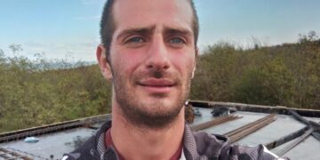 Кристиян Сакалов: Мъжът, който вилня в автобуса, беше неадекватен! Обърна бебешка количка с детенце, докато ми нанася удари! (ВИДЕО)