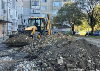 По-добре късно, отколкото никога: Тежка техника боботи из “Владиславово”, за добро е! (ВИДЕО/СНИМКИ)