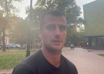 Кристиян Сакалов: Мъжът, който вилня в автобуса, беше неадекватен! Обърна бебешка количка с детенце, докато ми нанася удари! (ВИДЕО)