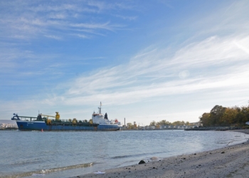 Най-късно утре ще бъде възстановен тръбопроводът във Варненското езеро