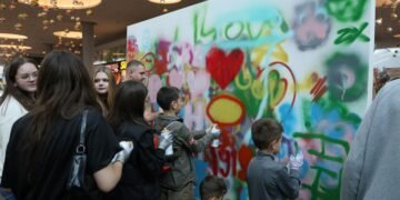 Професионални художници и любители на стрийт арта се включиха в първия Графити Фест