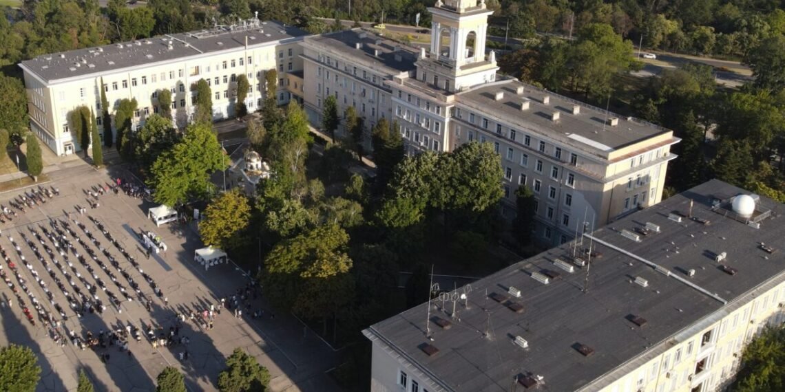 Висшето военноморско училище „Н. Й. Вапцаров“ – академична сграда във Варна