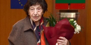 Варна се сбогува с Вълка Алипиева – емблематична личност в образователната система на Варна