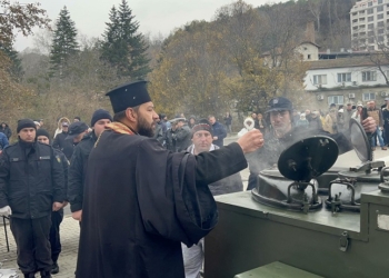 Раздават Никулденски курбан за здраве в кв. “Аспарухово”