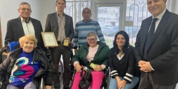 Съюзът на инвалидите награди с грамота Директора на дирекция “Инженерна инфраструктура и благоустройство” в община Варна за усилията в адаптирането на градската среда за хора с увреждания (ВИДЕО)