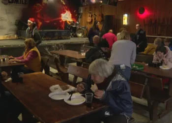 Рокери организираха коледен обяд за социално слаби хора във Варна