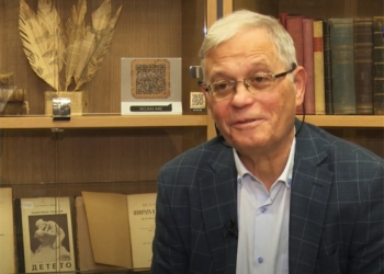 Доц. д-р Добрин Паскалев събра поезия и музика в нова книга