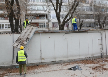 Започна демонтажа на бараките по ул. „Д-р Пискюлиев“ във Варна