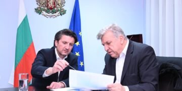 Министрите на туризма и околната среда и водите на извънредна среща заради спекулации с петролния разлив в Черно море (ВИДЕО)