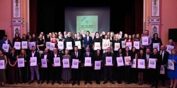 Министърът на туризма връчи грамотите на най-добрите хотели в България