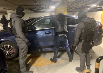 Служители на ГДБОП арестуваха 11 участници в престъпна група за инвестиционни измами и пране на пари