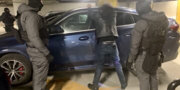 Служители на ГДБОП арестуваха 11 участници в престъпна група за инвестиционни измами и пране на пари