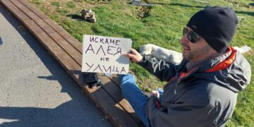 Група варненци протестираха по Крайбрежната алея във Варна: Искаме природа, не искаме бетон! (ВИДЕО/СНИМКИ)