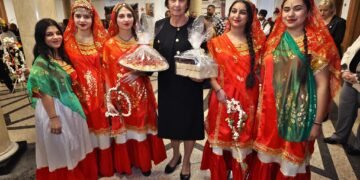 Деца и медиатори гостуваха в МОН по случай Ромската Нова година