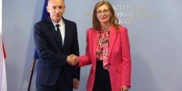 Министърът на образованието и еврокомисар Екатерина Захариева обсъдиха участието на България в програмата „Хоризонт Европа“