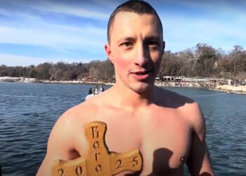 Александър Аенски, шампион на КПС “Спартак Варна” спаси Богоявленския кръст (ВИДЕО/СНИМКИ)