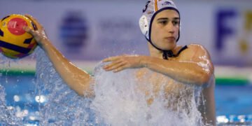 „Комодор” донесе късмет на Испания за трофея за световната купа