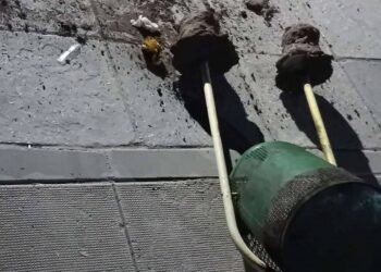 Вандал изпотроши кошчета за боклук в центъра на Дългопол